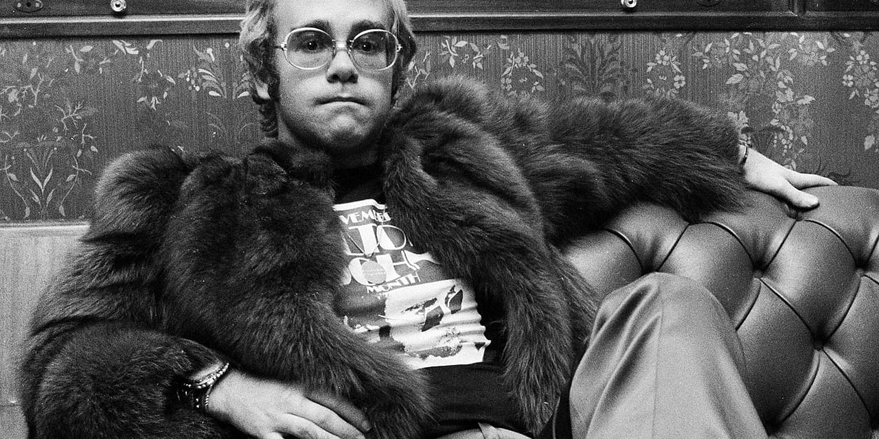 When Elton John Was Heckled With a Hot Dog