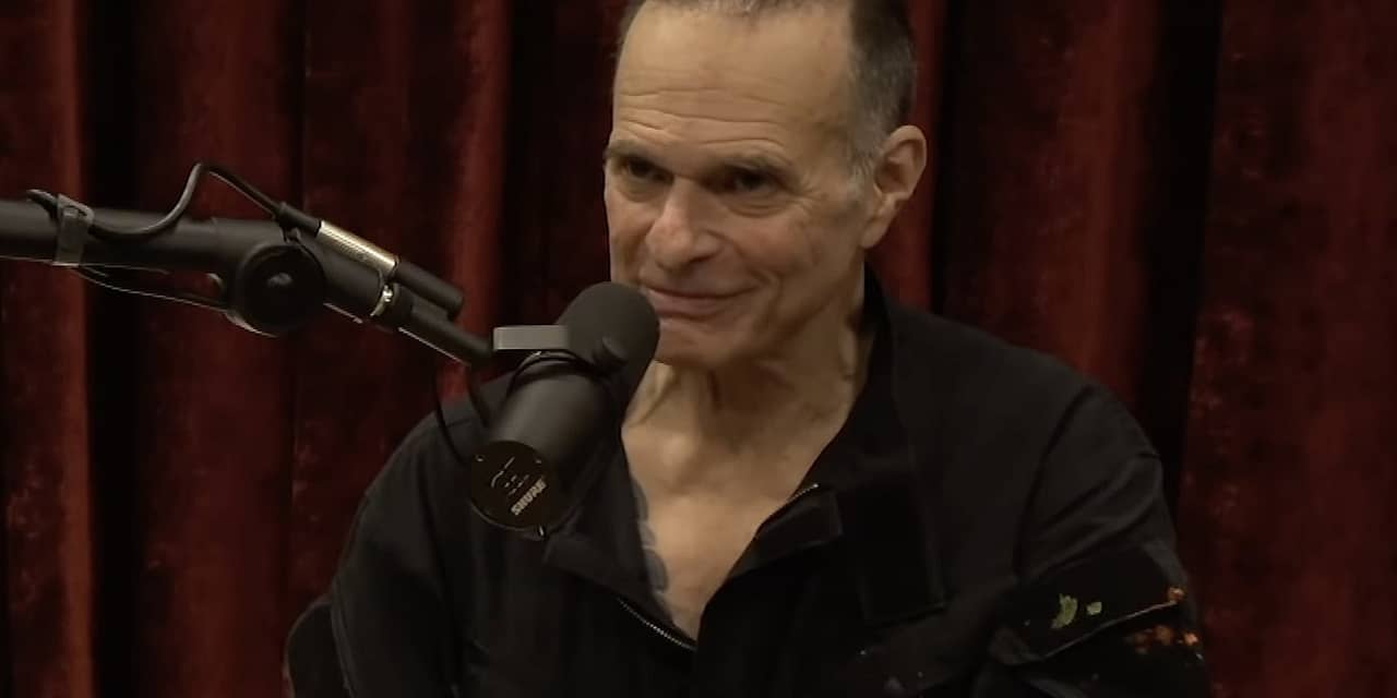 Why David Lee Roth Is ‘Pissed About Everything’