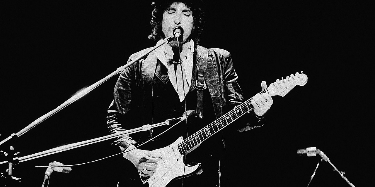 Bob Dylan’s Sex Abuse Allegations Contested by Scholars