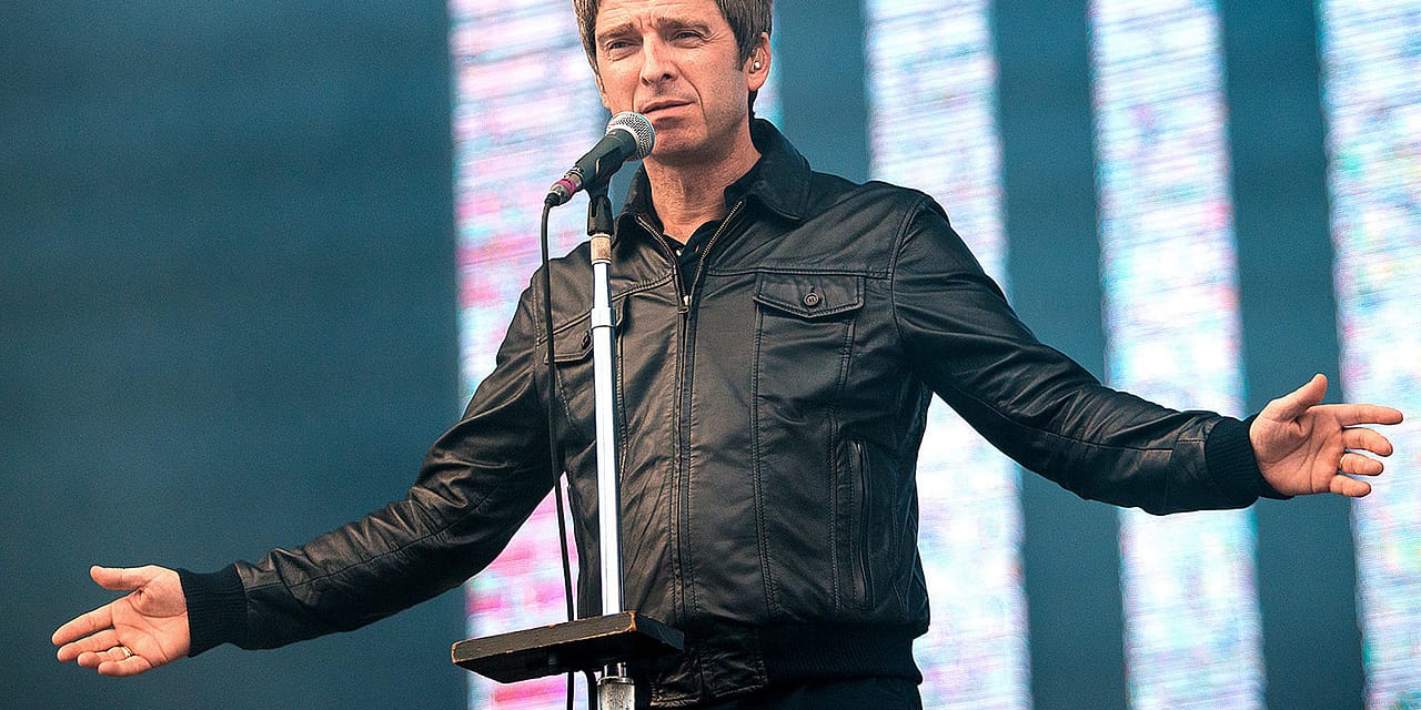 Noel Gallagher Says He’d Perform Alongside Liam Hologram