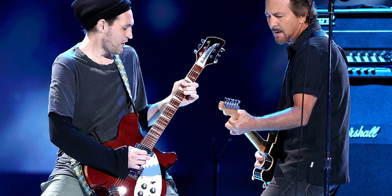 Pearl Jam Adds Former Red Hot Chili Peppers Guitarist to Lineup