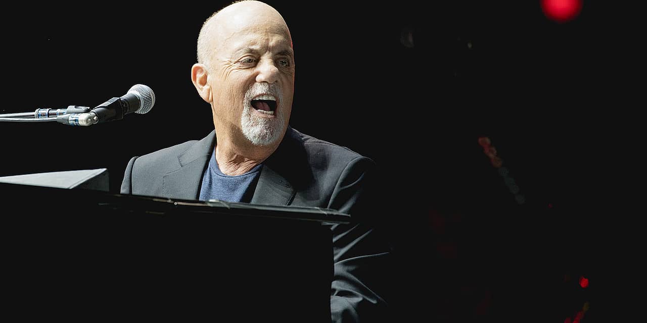 Billy Joel Plays Human Jukebox During Lively Austin Show: Review