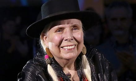 Joni Mitchell ‘Still Struggling’ to Walk