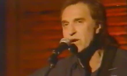 25 Years Ago: ‘VH1 Storytellers’ Debuts with Ray Davies