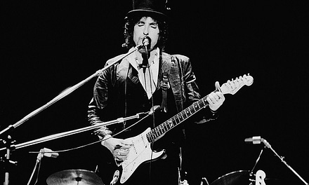 Bob Dylan’s Sex Abuse Allegations Contested by Scholars