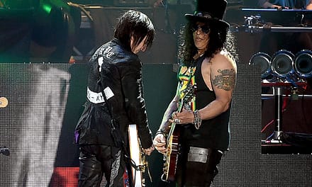 Richard Fortus Enjoys Friendly Onstage Competition With Slash